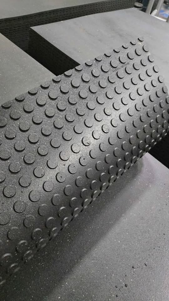 Heavy Duty Fitness Rubber Mats 6x4ft (3/4" Thick) - Image 4