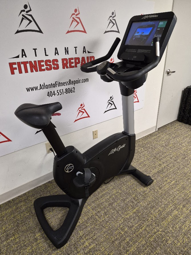 Life Fitness Discover SE3HD 95C Upright Exercise Bike - Atlanta