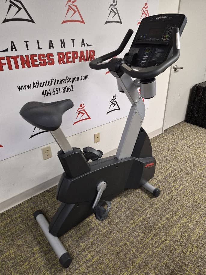 Life Fitness Club Series CSLU Upright Bike