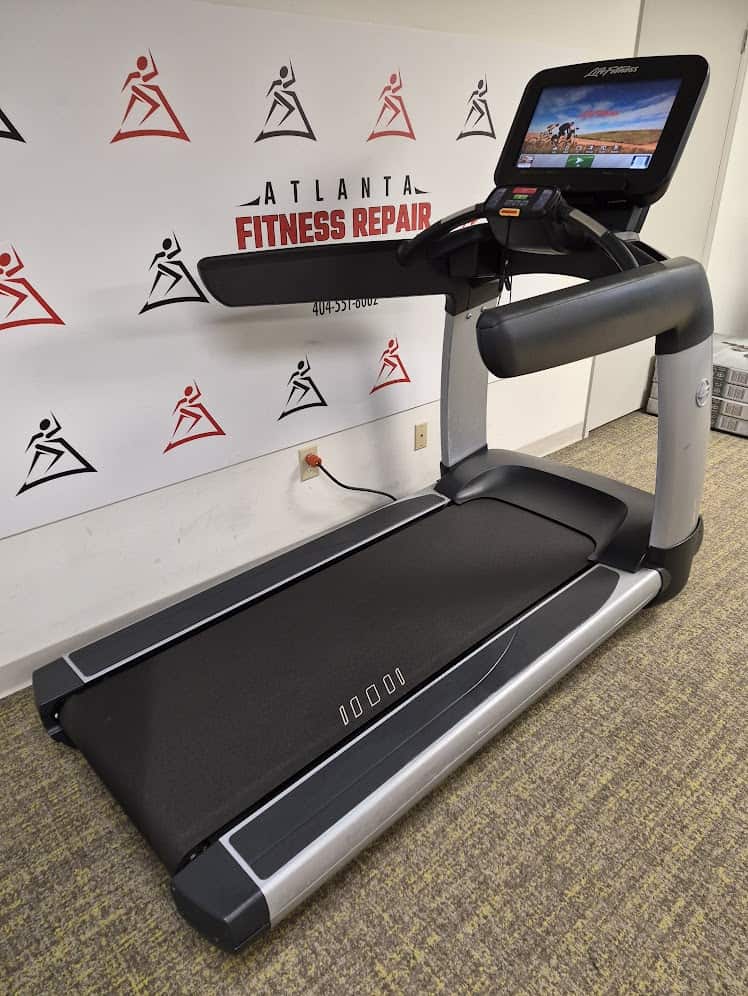 Life Fitness Discover SE 95T Elevation Treadmill